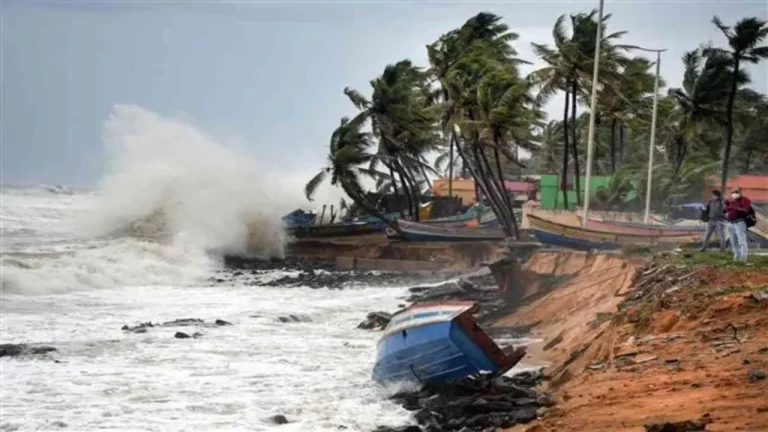 CYCLONE REMAL: EASTERN COASTAL STATES ON RED ALERT